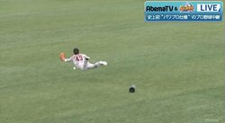 巨人・重信、明らかに届かなくても全力プレー！　視聴者「飛びすぎやろｗ」