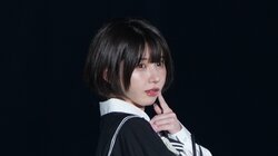 「やっぱ可愛い」 えなこ、黒基調の衣装から覗く“絶対領域” 『TGC』で笑顔振りまく