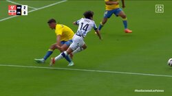 「足かかってるやん！」「PKだろ」久保建英、ラストプレーはゴール前で倒されPK獲得“未遂”に 独特の間合いからドリブル突破図るも倒されてPKアピールの瞬間