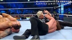 反則だろ！レフェリーの腕を掴んで3カウント阻止 米トップレスラーの珍手法にツッコミ殺到「そっち！？」「カットの方が早いやん」