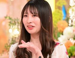 50歳男性と結婚した26歳美人妻「亭主関白な男性に尽くす妻が憧れ」靴下脱ぎっぱなしを要求、大量の食事も「お腹出てほしいな」