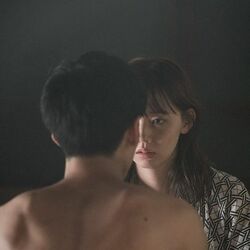 江野沢愛美＆若林拓也の「ドラ恋」ベッドシーンオフショットに反響「お互いがお互いの良さを引っ張ってる」