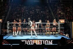 女子プロレス最高峰イベントで“美人すぎるレフェリー”が話題に…「これは私よ」SNSでは“本人降臨”で大盛り上がり