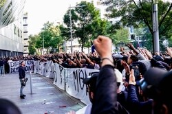 PSG、サポーター団体がクラブ本部前で抗議活動を実施…メッシやネイマールの退団を要求