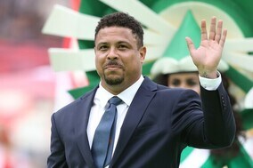 「ドリームチームだ」元ブラジル代表ロナウドが公開したベッカム、バティらとの豪華な集合ショットに反響！【W杯】