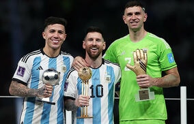 悲願達成のメッシが史上初となる2度目の大会MVPに！　最優秀GK＆若手賞もアルゼンチン独占
