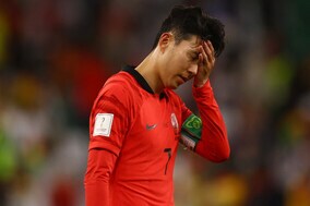 【W杯】韓国ソン・フンミンへ熱い“抱擁”　元韓国主将の振る舞いに母国注目「懐に抱かれて慰められた」