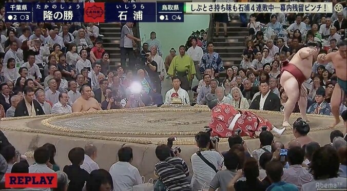 「これぞ、行司魂」視聴者が感嘆！　接触転倒も、“勝敗の瞬間”だけは見逃さず 2枚目