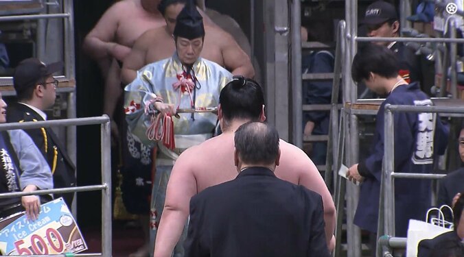 花道を下がっていった阿龍（中村）だったが