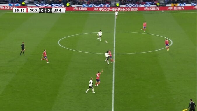 「化け物だな」上田綺世の“絶品ヘッド”にファン衝撃「レベチだわ、強い」屈強DFに競り勝ち完璧につなぐ“別次元”のポストプレー 4枚目