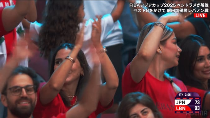 ノリノリで踊るレバノン・ファン