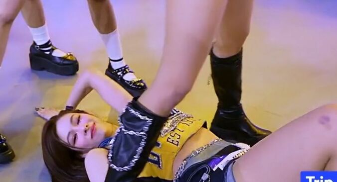 【写真・画像】圧倒的人気の美しすぎるタイ出身練習生、床を這い足元を潜る高難度のダンスに会場悲鳴！元FAKYメンバーもカリスマ的存在感放つ　1枚目