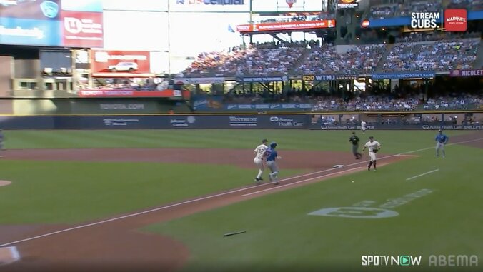 「危なかった」鈴木誠也が激走→タックル喰らう“あわや”の場面に「妨害ですやん」「あれがヒット…」ファンも騒然 5枚目