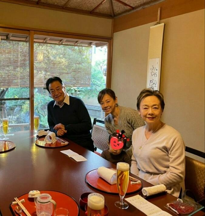  高橋英樹、娘・真麻らと新年初の外食「天気も良く楽しい時間」  1枚目