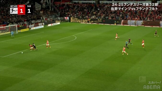 佐野海舟にスタンディングオベーション！ 爆速帰陣→“ボール回収”を現地ファン大絶賛「足も速い」「愛されてるな」 3枚目