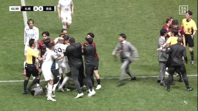 【映像】岩政監督、怒りの超至近フェイスオフ