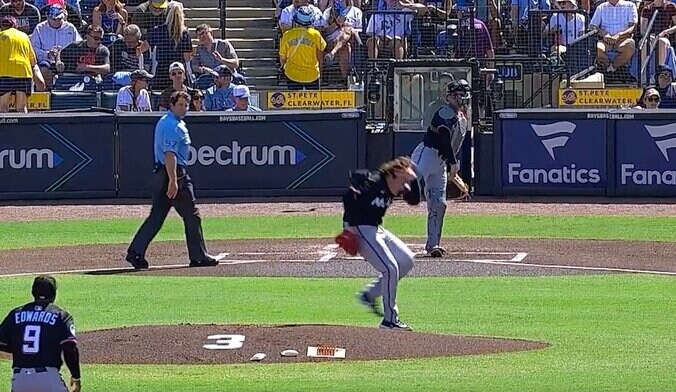 【写真・画像】やってらんねえ！山本由伸に“打者がイライラ”… バットをぶん投げる「そらキレる」三振凡退リアクションが話題に「無双状態だな」　1枚目