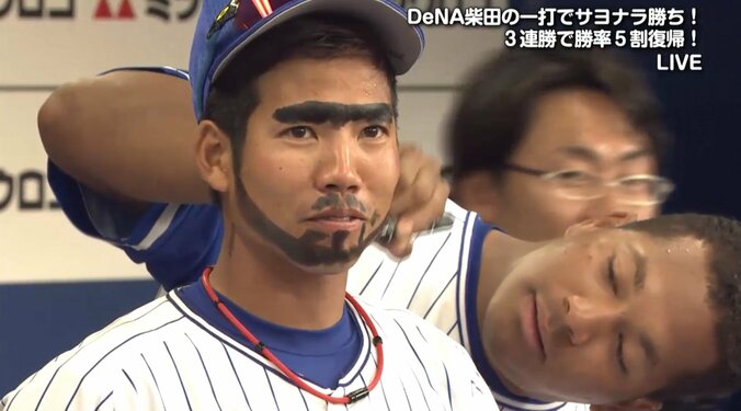 横浜DeNAサヨナラ勝ち＆勝率5割復帰　筒香・ロペス主軸2人が桑原の顔に歓喜の落書き 2枚目