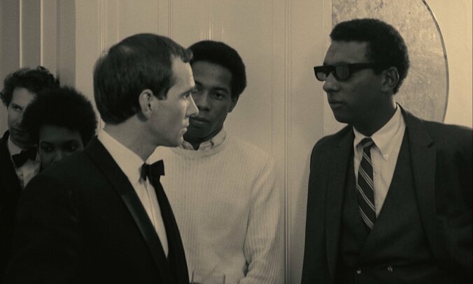 ベトナム戦争を痛烈に批判しカンヌで上映中止に…幻の反戦映画『テル・ミー・ライズ』冒頭映像解禁 4枚目