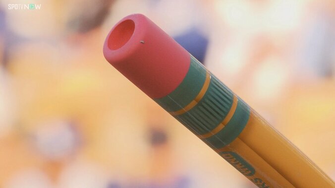 先端は“消しゴム”？ 細部までこだわったデザインバット