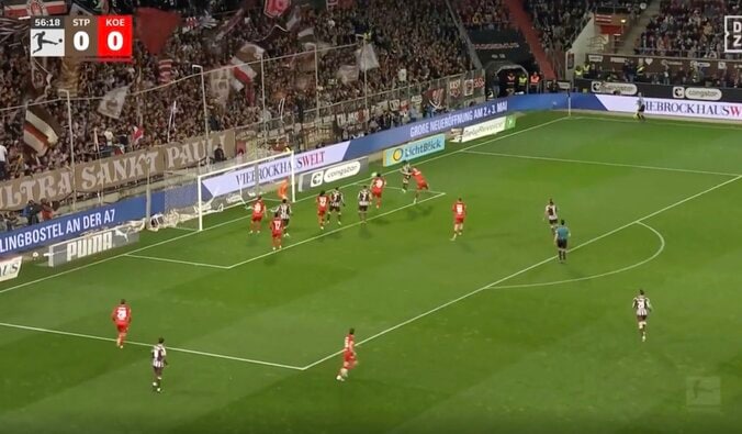 場内騒然！ 安藤智哉、ド迫力の“強烈ヘッド”「打点高すぎ！」驚異のジャンプ力→相手選手の上から叩きつける「完璧だった」  3枚目