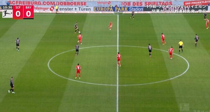 【写真・画像】スタジアム騒然！ キング・堂安律、脅威の“幻惑ドリブル”炸裂の瞬間「上手すぎ」 2人抜いて前進→4人に囲まれて“強行突破”「エゴい」　1枚目