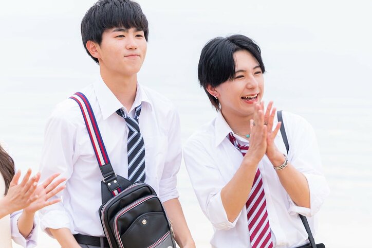 「可愛いしスタイルいい」年上好きの女子高生の登場に男子大喜び「黒髪のロングで超よかった」