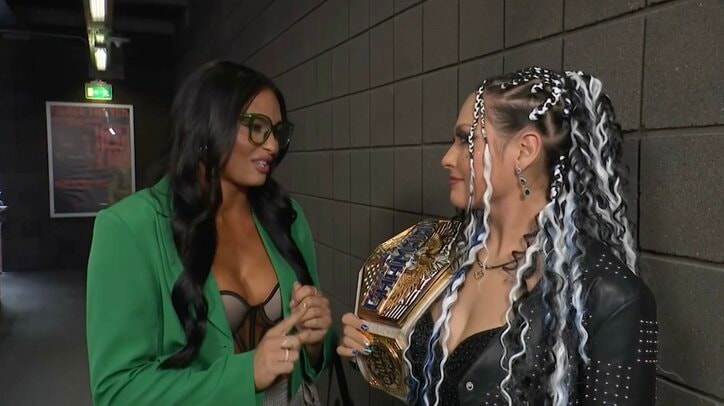 【画像】美人秘書、脱いだらスゴい“バッキバキ”腹筋