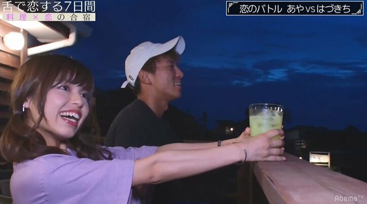 「お前ら、2日目の距離感じゃない」「イチャつくのやめて」積極的グラドルと肉食ファイターの仲に他メンバーが苦言！？