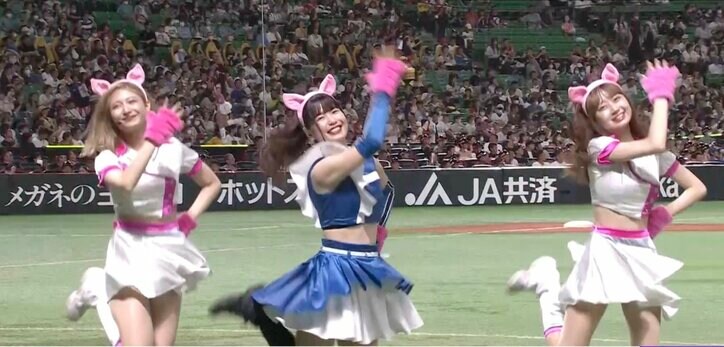 どっちが好き？ “かわいい系vsおねえさん系” きつねダンスが「よかよかアヒアヒ」進化　ファイターズガール＆ハニーズの“夢のコラボ”が可愛すぎると話題に