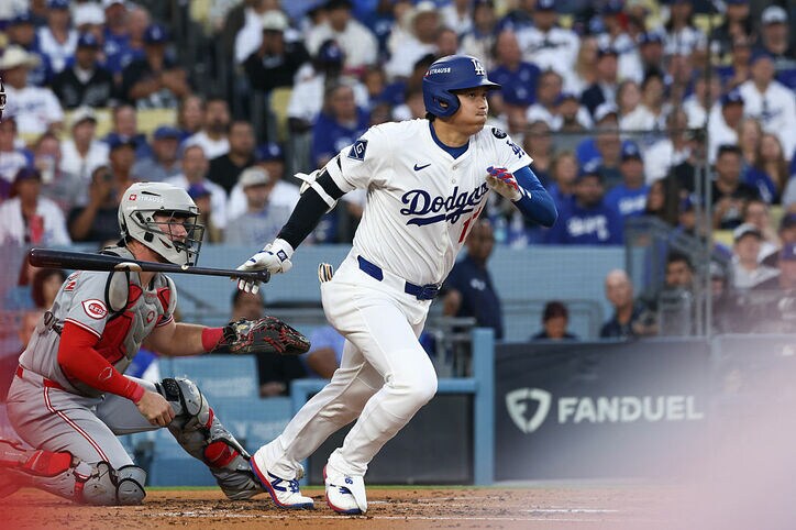 【写真・画像】何が起きた…？ 大谷翔平、ヒット直後に“まさかの行動”「鳥肌立った」 ベンチに向けたリアクションが話題に「痺れるな…」「ガチモードやん」　1枚目