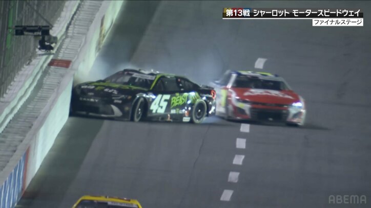 【写真・画像】レース再開直後の大波乱！マシン、“火を噴きながら”衝突の連鎖「3台とも滑っているので…」玉突き事故に放送席思わず言及　1枚目