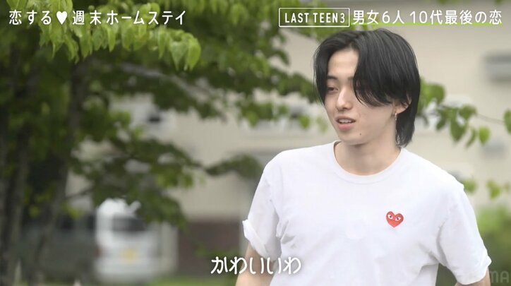 大きめTシャツをワンピース風に 19歳美女の美脚コーデを男子絶賛「可愛いわ」