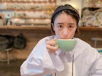 「可愛すぎる天使」「いやー美しい」山本美月の“萌え袖オフショット”にファン絶賛