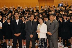 『僕に、会いたかった』TAKAHIRO、松坂慶子ら島根県隠岐の島の入学式にサプライズ登壇！