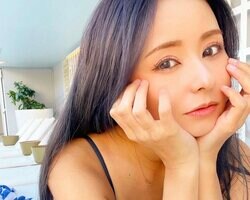 可愛すぎるダンプ運転手、ヤンキー感あふれる両親の写真を公開「母に似てると言われる」