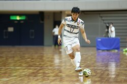 「ボールが見えなかった」実況が驚愕…日向小次郎の“タイガーショット”級の威力に相手DFから「壁に立ちたくない」の声も