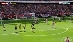 「神が宿ってる」「えぐい」冨安健洋のアシスト未遂にファン熱狂！ ダイビングヘッドの折り返しで決定機を生み出した瞬間「めっちゃキレキレじゃん」