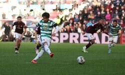 旗手怜央、キーパーの逆を突く技ありPKがまさかのポスト直撃！“日本人4人揃って得点”お預けに「ポストが憎たらしい」