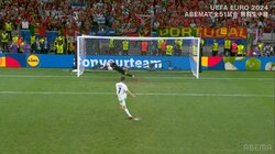 「えぐすぎる！」120分の死闘の後に、奇跡のショットストップ3連発！EURO史上初“PKストップハットトリック”の瞬間「こんなドラマになるなんて」「鳥肌立った」