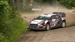 世界最速ラリーで超新星ドライバーが“超豪快ドリフト”　「24歳かよ」「トヨタ乗ったら間違いなくトップ」驚異の走りにファン驚愕