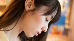 誘われて行った部屋であらわになる、小池里奈の美しい肢体 SPA！デジタル写真集から誌面カット