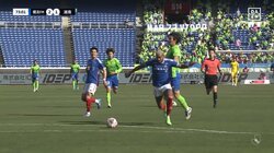 「またドグソかよ！」「厳しくないか？」2試合連続のDOGSO退場にファン悲鳴　VARの介入でイエローカードがレッドに変更、一発退場になった瞬間「きついだろ」
