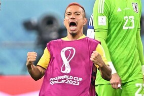 「どれだけの血と汗と涙を流しただろう」長友佑都の“決意ツイート”にファン熱狂「もう総理大臣でいいよ」「まじでカッコいい」【W杯】