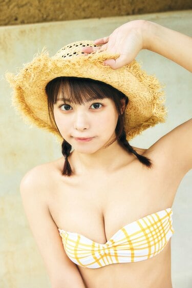特撮美女”宮崎あみさが3年ぶり水着グラビア 夏らしさ満載の10ページ