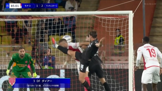 【映像】突っ込んだ？顔面ハイキックの瞬間