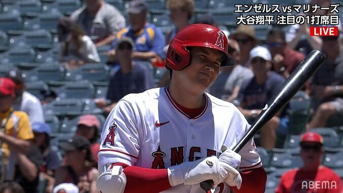 大谷翔平、避けたボールがストライクで「それ、取る？」な表情 特大弾望むファンからは即ブーイング「めちゃ外れてた」 1枚目