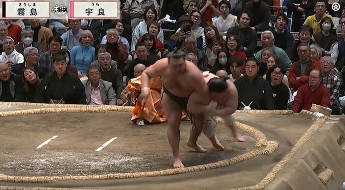 逆とったりで宇良が初日