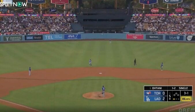 【写真・画像】球場騒然！ 大谷翔平、爆速ヒットで“まさかの光景”「そりゃビビる」弾丸ライナーが“頭上通過”→相手投手のリアクションが話題に「すごい音だな」　1枚目