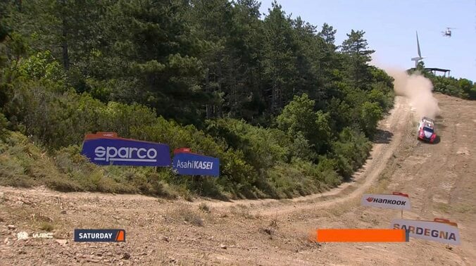 そのままコース外へ